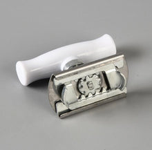 Load image into Gallery viewer, 1Pcs Can Opener Stainless Steel Adjustable Jar Openers Manual Spiral Seal Lid Remover Twist Off Screw Bottle Opener Kitchen Tool