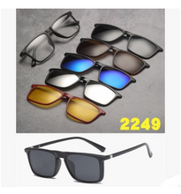 Load image into Gallery viewer, Liuhe one daughter mirror five piece magnetic suction sleeve mirror, male and female polarized sunglasses, sunglasses, glasses bags.
