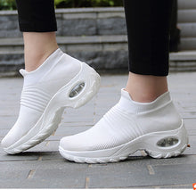 Load image into Gallery viewer, Dancing Soft Bottom Flying Woven Rocking Shoes
