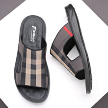 Load image into Gallery viewer, Men&#39;s New Indoor And Outdoor Dual-Use Casual Non-Slip Flip-Flop Beach Slippers
