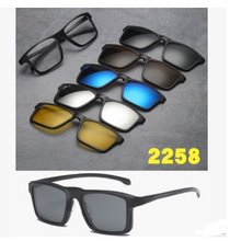 Load image into Gallery viewer, Liuhe one daughter mirror five piece magnetic suction sleeve mirror, male and female polarized sunglasses, sunglasses, glasses bags.
