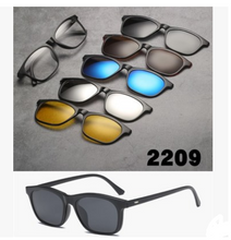 Load image into Gallery viewer, Liuhe one daughter mirror five piece magnetic suction sleeve mirror, male and female polarized sunglasses, sunglasses, glasses bags.
